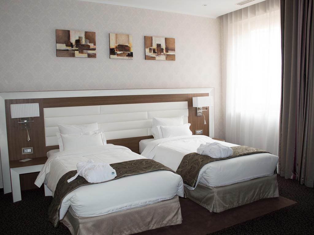 Premier Palace Spa Hotel Bucarest Exterior foto A room at the hotel