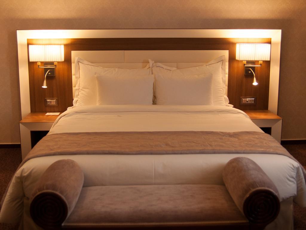 Premier Palace Spa Hotel Bucarest Exterior foto A bed