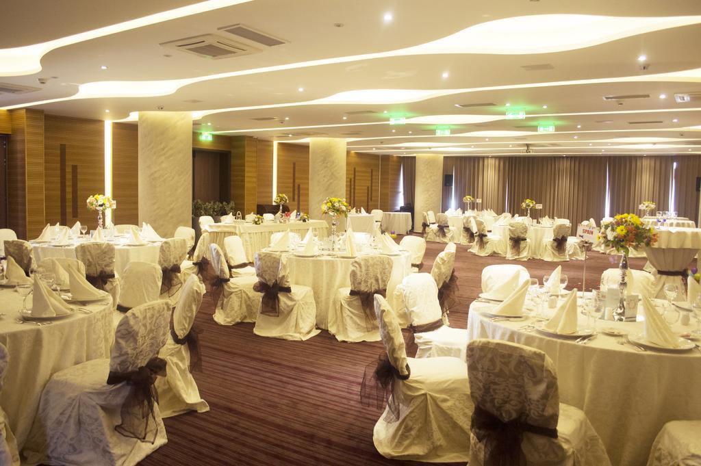 Premier Palace Spa Hotel Bucarest Exterior foto The ballroom of the hotel