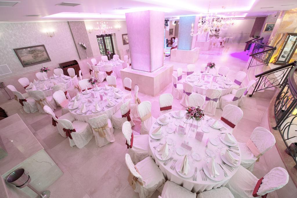 Premier Palace Spa Hotel Bucarest Exterior foto The interior of the restaurant