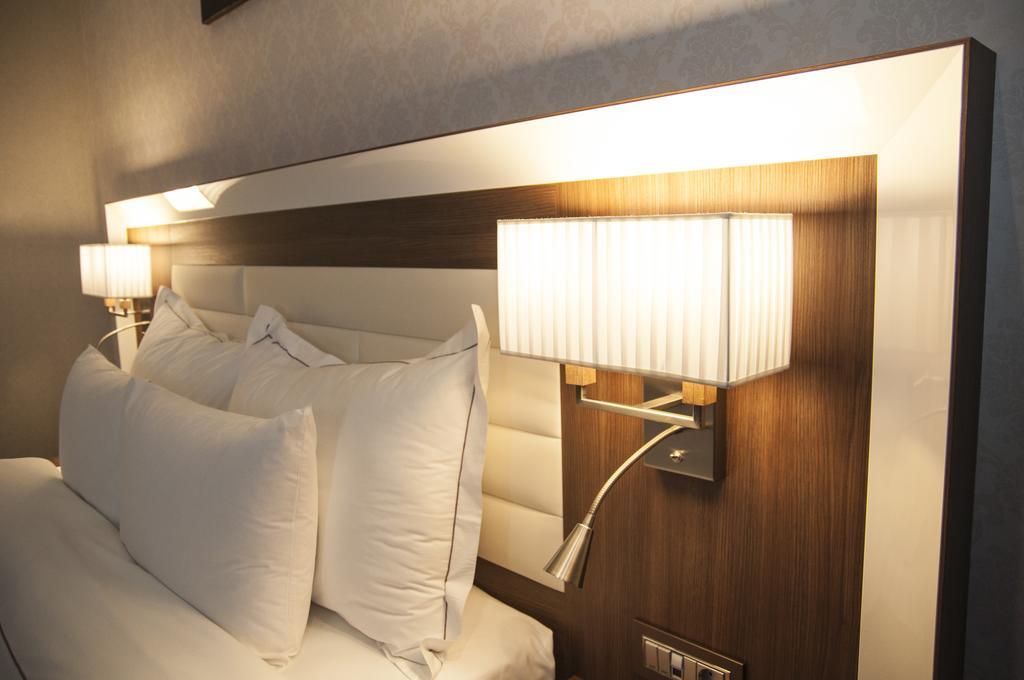 Premier Palace Spa Hotel Bucarest Exterior foto Wall mounted reading lights