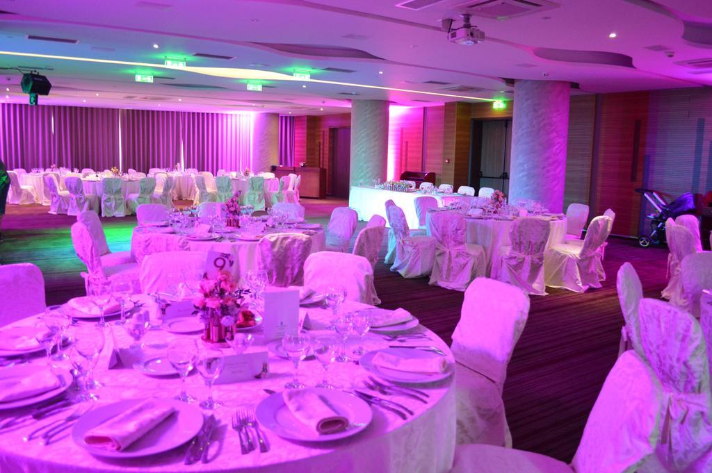 Premier Palace Spa Hotel Bucarest Exterior foto The ballroom at the Hilton London Heathrow