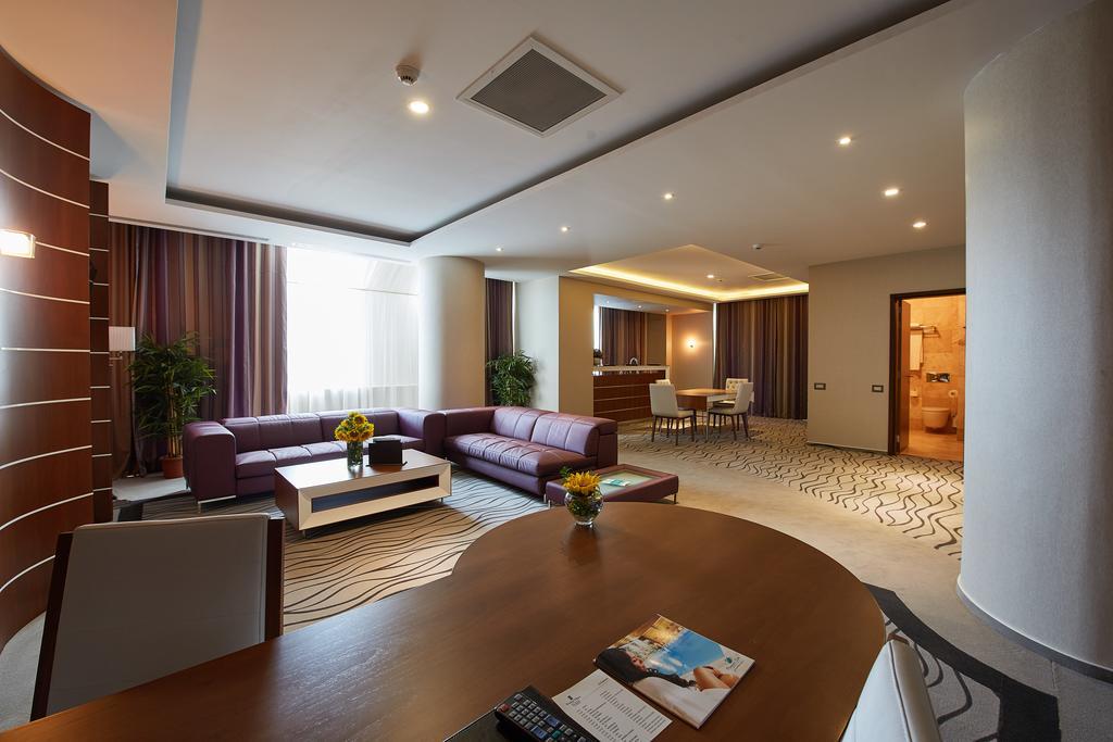 Premier Palace Spa Hotel Bucarest Exterior foto Suite at the Radisson Blu Hotel, Baku