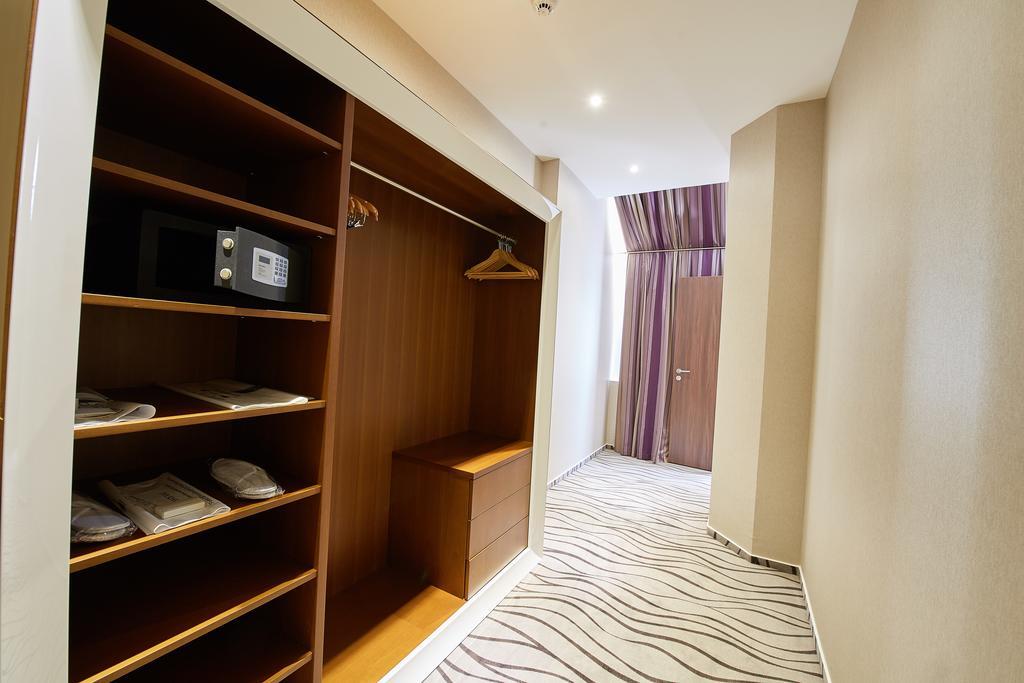 Premier Palace Spa Hotel Bucarest Exterior foto A room at the hotel