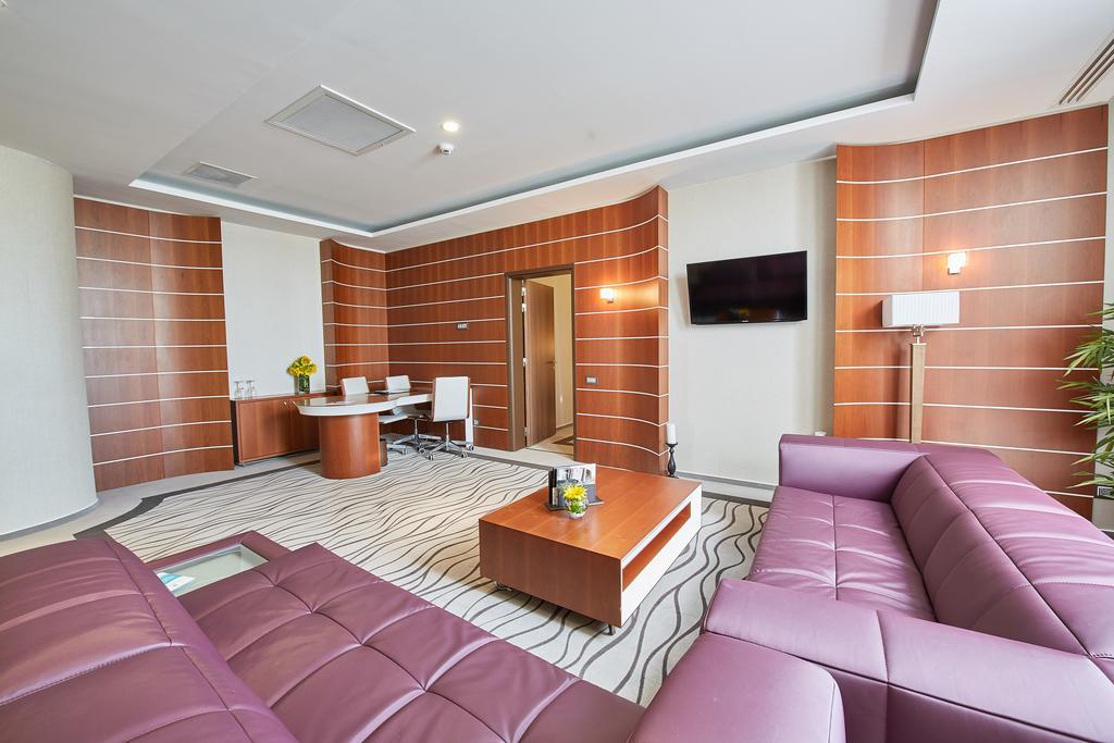 Premier Palace Spa Hotel Bucarest Exterior foto A suite at the airport