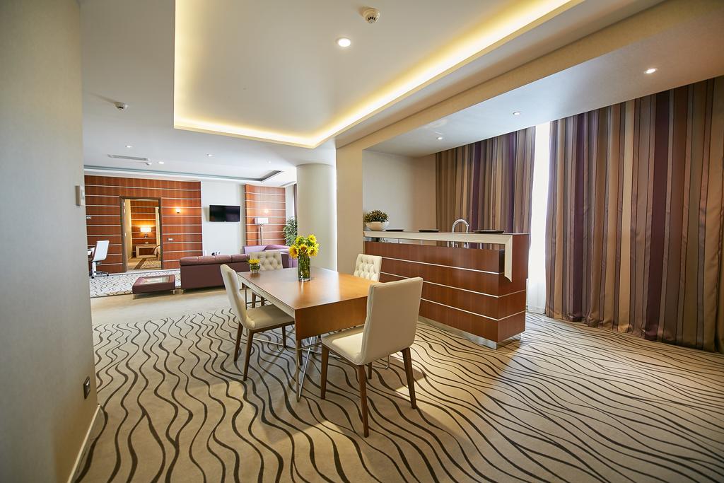 Premier Palace Spa Hotel Bucarest Exterior foto A suite at the hotel