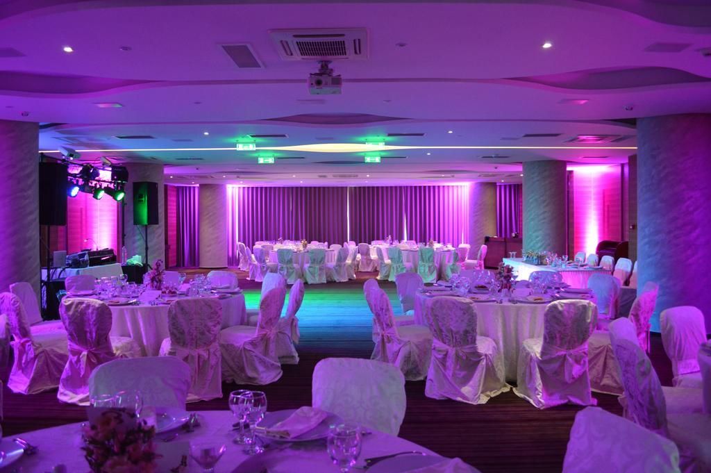 Premier Palace Spa Hotel Bucarest Exterior foto A wedding reception