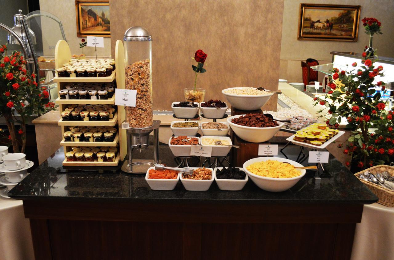 Premier Palace Spa Hotel Bucarest Exterior foto A breakfast buffet